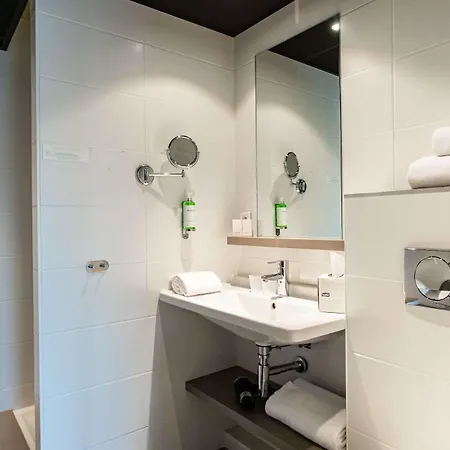Adonis Dock Ouest Лион