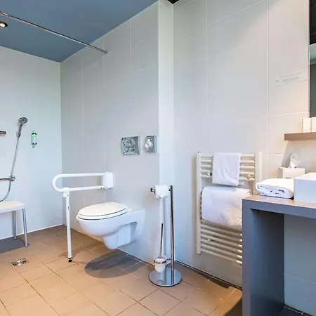 Adonis Dock Ouest Apartahotel 3*