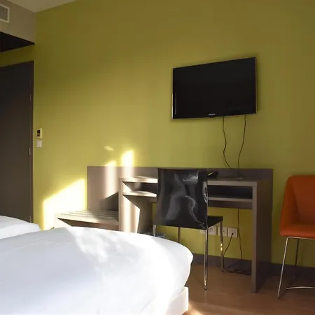 Adonis Dock Ouest Aparthotel Lyon