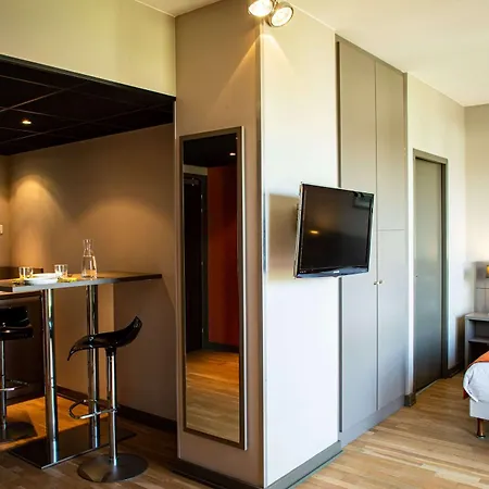 Adonis Dock Ouest 公寓式酒店 3*