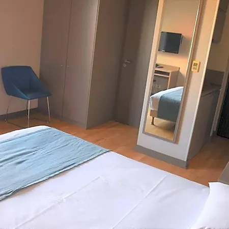 Adonis Dock Ouest Aparthotel