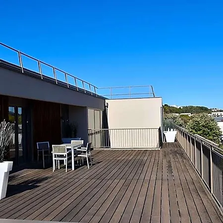 Adonis Dock Ouest Aparthotel