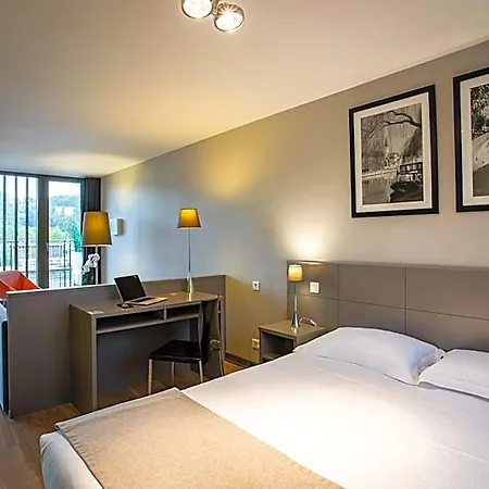 Adonis Dock Ouest Aparthotel