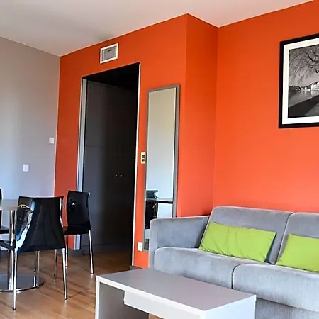 Adonis Dock Ouest Aparthotel