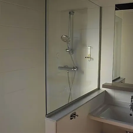 Adonis Dock Ouest Aparthotel