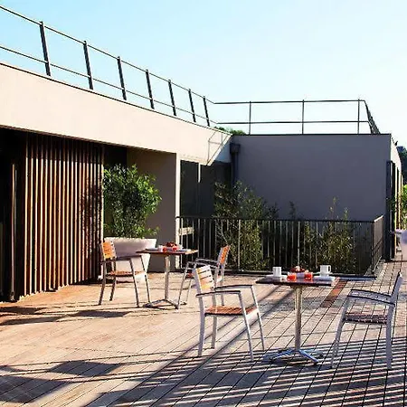 Adonis Dock Ouest Aparthotel Lione