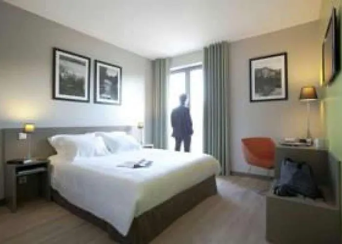 Adonis Dock Ouest Apartahotel